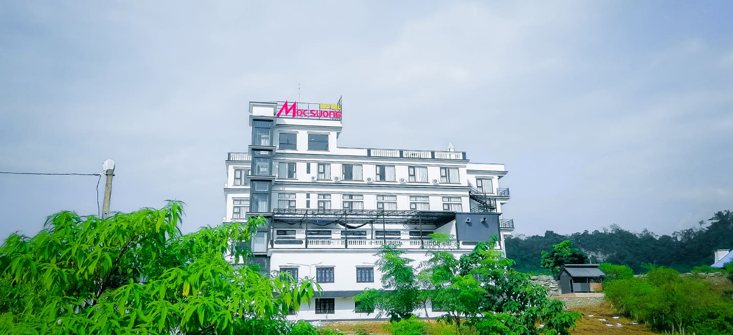 Mặt ngoài Moc Suong và bối cảnh điểm đến tại Mộc Châu