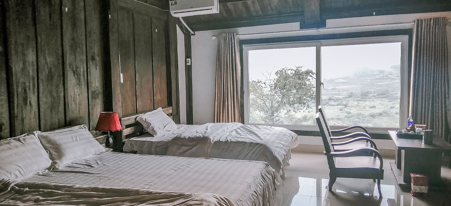 Phòng khách sạn Moc Suong nhìn ra đồi chè