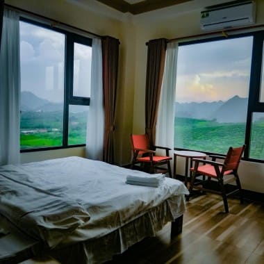 Phòng khách sạn hai giường tại Moc Suong