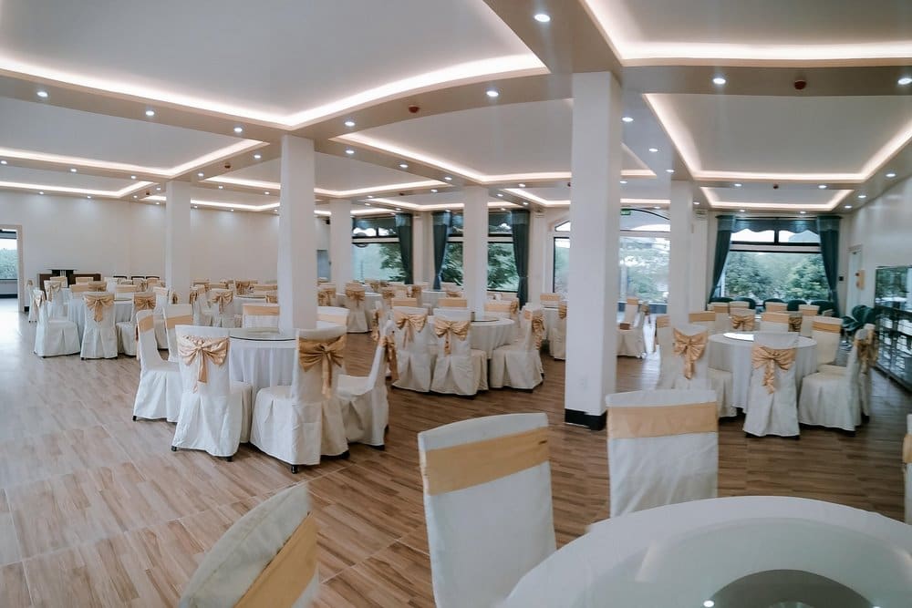 Không gian nhà hàng chuẩn bị cho bữa ăn nhóm tại Moc Suong